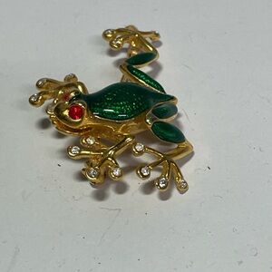 Elegant Green and Gold Frog Brooch